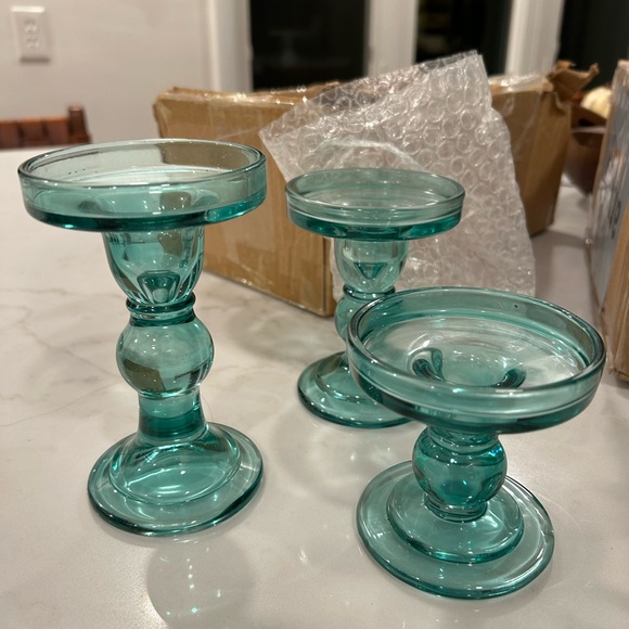 Set of 3 blue glass candle holders. - Picture 2 of 3